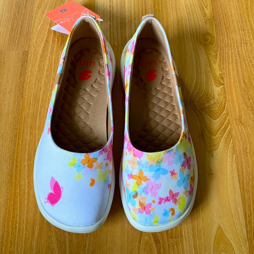 UIN Women’s Sneakers
